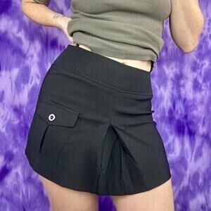 Black mini cargo skirt with pleated front and pocket vtg y2k